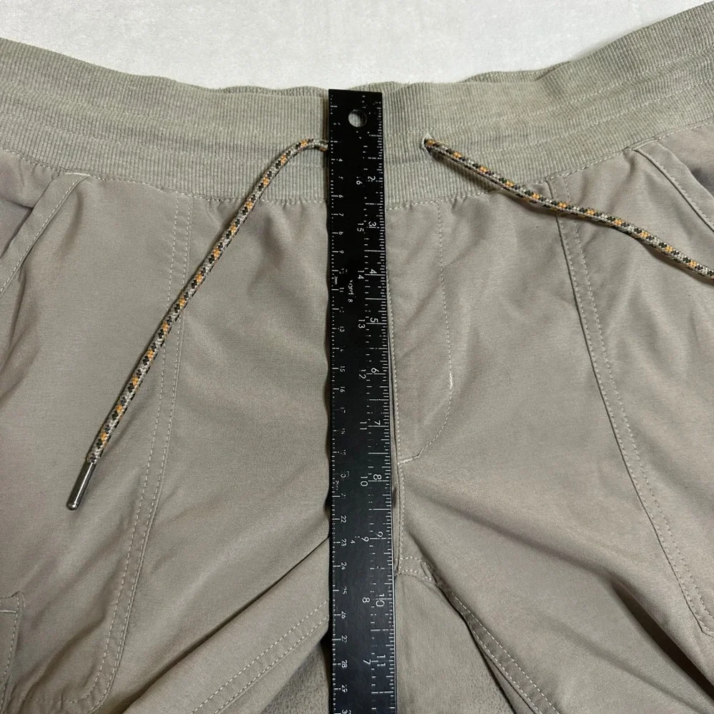 Columbia Women's Large Tan Cargo Capri Pants Roll-Up Straight Leg Hiking Travel - Picture 10 of 12